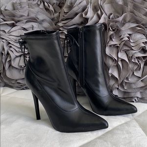 Shoedazzle Pointed Toe Bootie Size 7